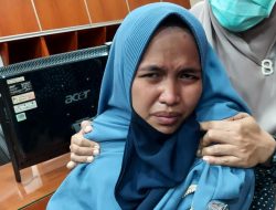 1 Orang Perempuan Menerobos Istana Presiden dengan Membawa Senpi Jenis FN