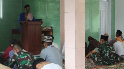 Berbaur Dengan Warga, Satgas TMMD Ke – 115 Kodim 0612/Tasikmalaya Laksanakan Sholat Jum’at Bersama