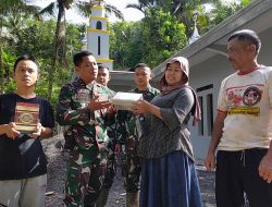 Peduli Masjid, Satgas TMMD Ke 115 Kodim 0612 Tasikmalaya Berikan Bantuan Al-Qur’an Dan iqra
