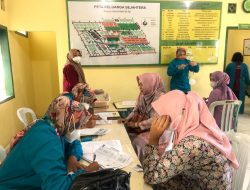 Pemeriksaan IVA dan Sosialisasi Sadari di Posyandu Yonif Raider 300/Bjw