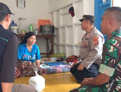Jumat Berkah, Kapolsek Gunungtanjung Distribusikan Makanan Untuk Lansia