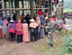 Karya Bakti Koramil 1304/Panumbangan Kodim 0613/Ciamis Bantu Lakukan Pengecoran Masjid Al Khoiriyah