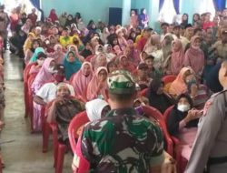 Personil Polsek Pamarican Lakukan Pengawalan Dalam Giat Penyaluran Bansos