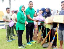 Prajurit dan Persit Kodim 1012/Buntok, Serbu Petugas Kebersihan Iring Witu