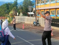 Quick Wins Presisi Polsek Pagerageung, Gatur Pagi Menyeberangkan Siswa Sekolah