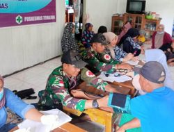Satgas Pamtas Yonif 645/Gardatama Yudha dan Puskesmas Layani Posbindu Lansia Di Perbatasan