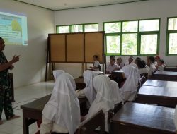 Satgas TMMD Ke – 115 Kodim Tasikmalaya Mengenalkan dan Menjelaskan Arti dari Pancasila Yang Terkandung Pada Aplikasi E Kampung Pancasila Kepada Pelajar Di SDN Cilumpang