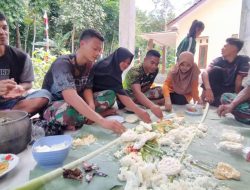 Seiring Berakhirnya Program TMMD Satgas TMMD ke-115 Jalin Kebersamaan Makan Bersama Dengan Warga