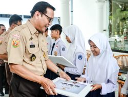 Serahkan Beasiswa Bagi 1.500 Pelajar, Bupati Ciamis Tidak Harapkan Ada Siswa Yang Sampai Putus Sekolah