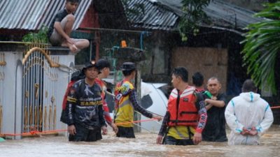 4 Jenazah Korban Banjir Manado Dievakuasi