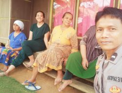 Anggota Bhabinkamtibmas Polsek Tanjungjaya Laksanakan Giatnya Di Desa Cilolohan