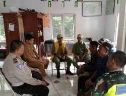 Anggota Dari Polsek Karangnunggal Giat Sambang Keanggota Linmas Desa Sukawangun