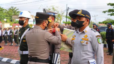 Apel Gelar Pasukan, Kapolres Sintang Cek Kesiapan Personel Jelang Nataru