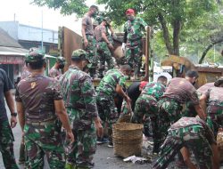GERCEP Satgas Tasik Resik TIM Kodim 0612/ Tasikmalaya dan SubGarnisun 0612/Tasikmalaya Bersihkan Gundukan sampah di TPS Jalan Tanuwijaya Kota Tasikmalaya