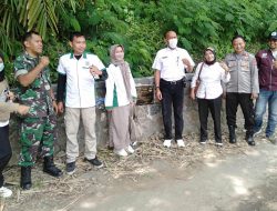 Giat Anggota Polsek Leuwisari, Laksanakan Monitoring dan Evaluasi kegiatan Pembangunan Tahun Angaran 2022, Di Desa Rancapaku Kecamatan Padakembang