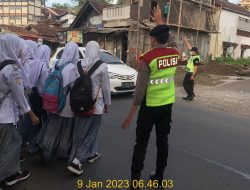 Kapolsek Cikalong Laksanakan Giat Gotong Royong Bersama Warga Dalam Pembuatan BRI Link, Di Desa Tonjongsari