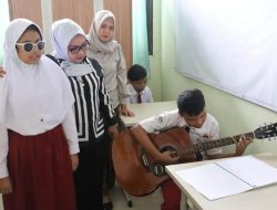 Kunjungi Sekolah AKB, Istri Plt Wali Kota : Salut Dengan Bakat Anak-Anak Hebat