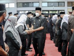 Lantik 31 Pejabat Administrator dan Pengawas, Bupati Herdiat : Jika Ada ASN Bentak Masyarakat, Langsung Lapor Bupati !