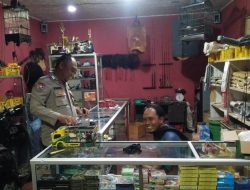 Personil Polsek Puspahiang, Giat Laksanakan interaksi Polri Dengan Masyarakat Diarea Publik Dalam Giat Patroli Blue Light