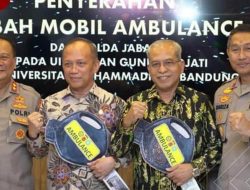 Polda Jabar Beri Hibah Ambulance untuk UIN Sunan Gunung Djati Bandung dan Universitas Muhammadiyah Bandung