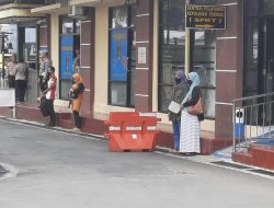 Seluruh Personel Maupun Warga Yang Berada di Mapolres Tasikmalaya Kota, Berdiri Khidmat Selama di Kumandangkan Lagu Kebangsaan Indonesia Raya