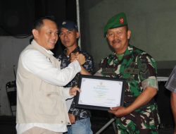 Babinsa Koramil 1202 Indihiang Kodim 0612/Tasikmalaya Korem 062/TN Dapat Penghargaan Maggot Award Yang Diberikan Oleh Walikota Tasikmalaya Kepada Serma Sugiharto