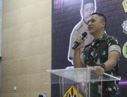 Dandim 0612/Tasikmalaya Letkol Inf Raden Henra Sukmadjidibrata, S.I.P. Memberikan Materi Wawasan Kebangsaan tentang Nasionalisme dan Bela Negara di SMA N 1 Tasikmalaya