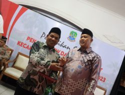 HADIR PELANTIKAN RT RW. PLT WALI KOTA BEKASI SAMPAIKAN HARUS AMANAH