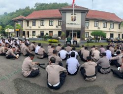 Kapolres bersama Personel Polres Banjar Menyimak Tausiah Habib Umar bin Assegaf