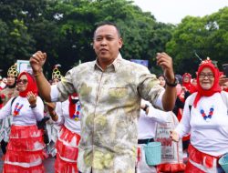 Kostum Daur Ulang Sampah Warnai Pawai HPSN 2023 di CFD Kota Bekasi Pagi Ini.