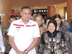 Mensos Risma dan Plt. Wali Kota Bekasi Tri Adhianto Hadiri Acara Ulang Tahun Metland Ke-29