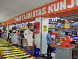 Satpol PP Kota Bekasi Operasi Pegawai Melalui Gerakan Disiplin Nasional di Beberapa Pusat Perbelanjaan.