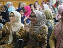 TP PKK dan DWP Kota Bekasi Peringati Isra Mi’raj, Salurkan Bingkisan Sembako Ke Para Ustadzah