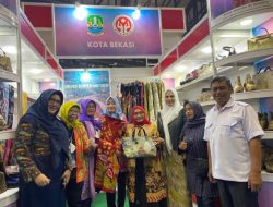 Hadir Di Ajang INACRAFT, Ketua Dekranasda Kota Bekasi Ajak Masyarakat Bangga Terhadap Karya Bangsa Sendiri