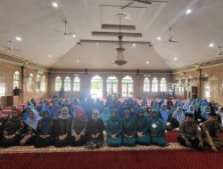 Ibu- Ibu Di Jatiasih Semangat Ikuti Pelatihan Membaca Al-Quran