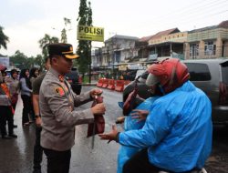 Jalin Kedekatan Dengan Masyarakat, Polres Tasik Kota Bagikan Takjil
