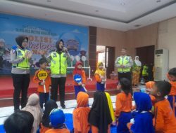 Kegiatan Polsanak, Satlantas Polres Metro Bekasi Kota dikunjungi TK Al Ittihaad Kota Bekasi