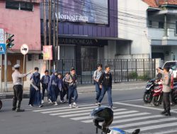 Kegiatan Strong Point Pagi Secara Masif, Personel Polres Tasikmalaya Kota Melakukan Penjagaan dan Pengaturan Lalu Lintas