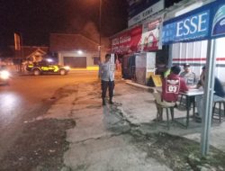 Patroli Woro Woro Polsek Manonjaya Keliling Desa Pasir Panjang , Untuk Meningkatkan Kehadiran Negara di Masyarakat Untuk Bangunkan Warga Sahur.