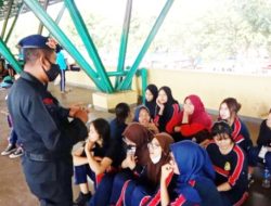 SAT BRIMOB POLDA JABAR SAMBANG KUMPULAN ANAK MUDA DAN BERIKAN HIMBAUAN TENTANG HARKAMTIBMAS