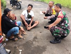 Sinergitas TNI-POLRI Bhabinkamtibmas dan Babinsa Desa Bugel Polsek Ciawi bersinergi dalam menjaga situasi kamtibmas dengan melaksanakan patroli gabungan di wilayah Desa binaan