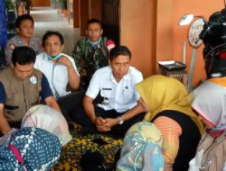 TNI-Polri Bersinergi Pantau Pelaksanaan Kegiatan Fogging di SDN Parakannyasag Indihiang