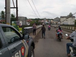 Cegah balapan liar saat ngabuburit, anggota Polsek Kawalu melaksanakan Pam di perbatasan Kota Tasikmalaya