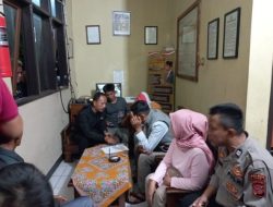 Diduga Mesum Dengan Istri Orang, Kepala Desa di Ciamis Digerebek Warga