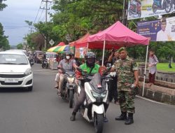 Koramil 1202/Indihiang Kodim 0612/Tasikmalaya Bagikan Takjil untuk Masyarakat dan Pengguna Jalan