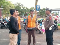 PAKIR AMAN DI TAMAN KOTA , UNIT LALU LINTAS POLSEK BANJAR BERIKAN ARAHAN KAMSELTIBCARLANTAS