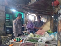 Sambangi Pasar, Kanit Binmas Polsek Cisayong Pantau Harga Sembako dan Silaturahmi Dengan Pedagang