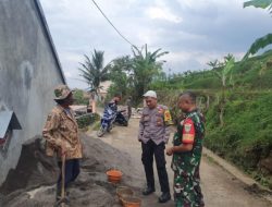 Sinergitas TNI-Polri Monitoring Kegiatan Masyarakat Di Wilayah Desa Gombong