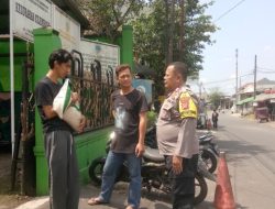 Giat Bhabin menyambangi warga masyarakat serta memberikan himbauan dan pesan kamtibmas