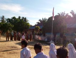 Ini Pesan Babinsa, Saat Jadi Pembina Upacara Di SDN 4 Indra Makmu